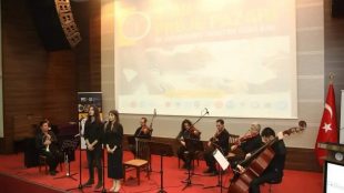 AR-GE Proje Pazarı ve Üniversite Tanıtım Günleri kapanış töreninde Akademik Orkestranın müzik dinletisi icra edildi.